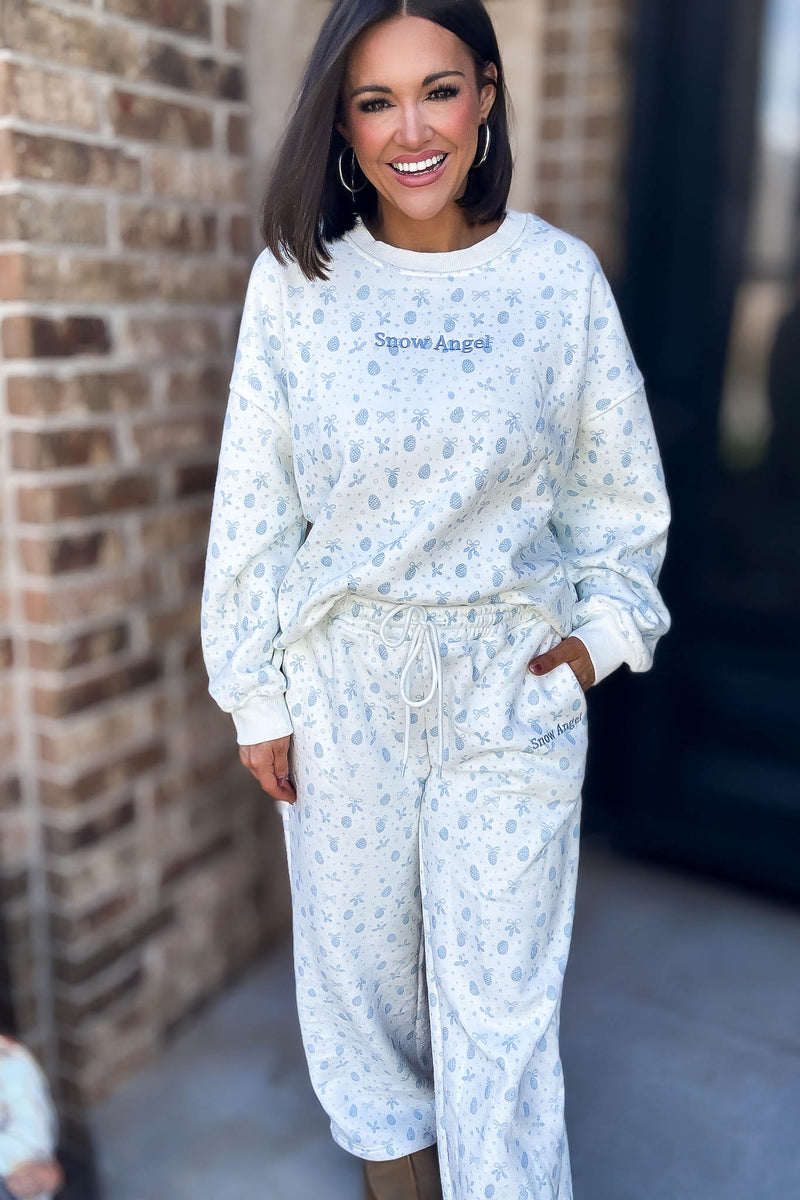 Le Lis Super Soft Snow Angel Sweatshirt