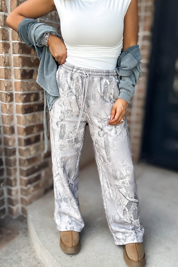 Le Lis Mid Rise Tree Camo Printed Wide Leg Sweatpants