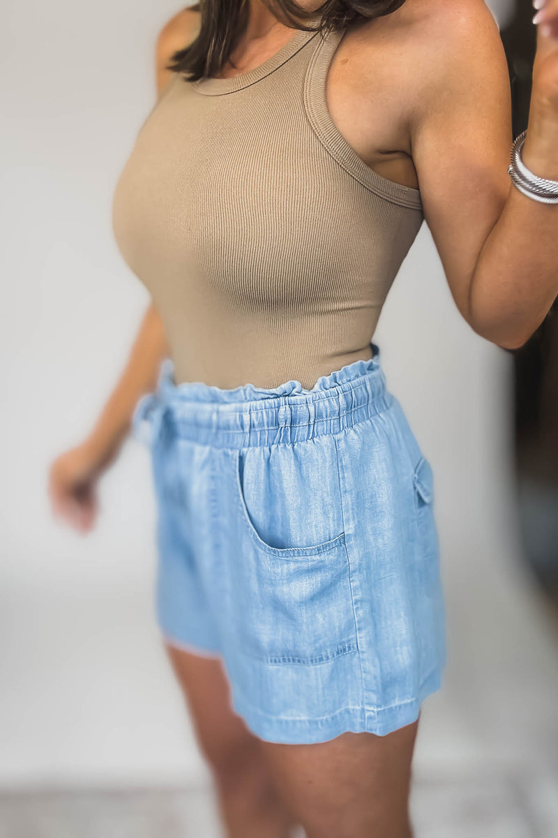 ELASTIC WAIST TIE FRONT POCKETS CHAMBRAY SHORT