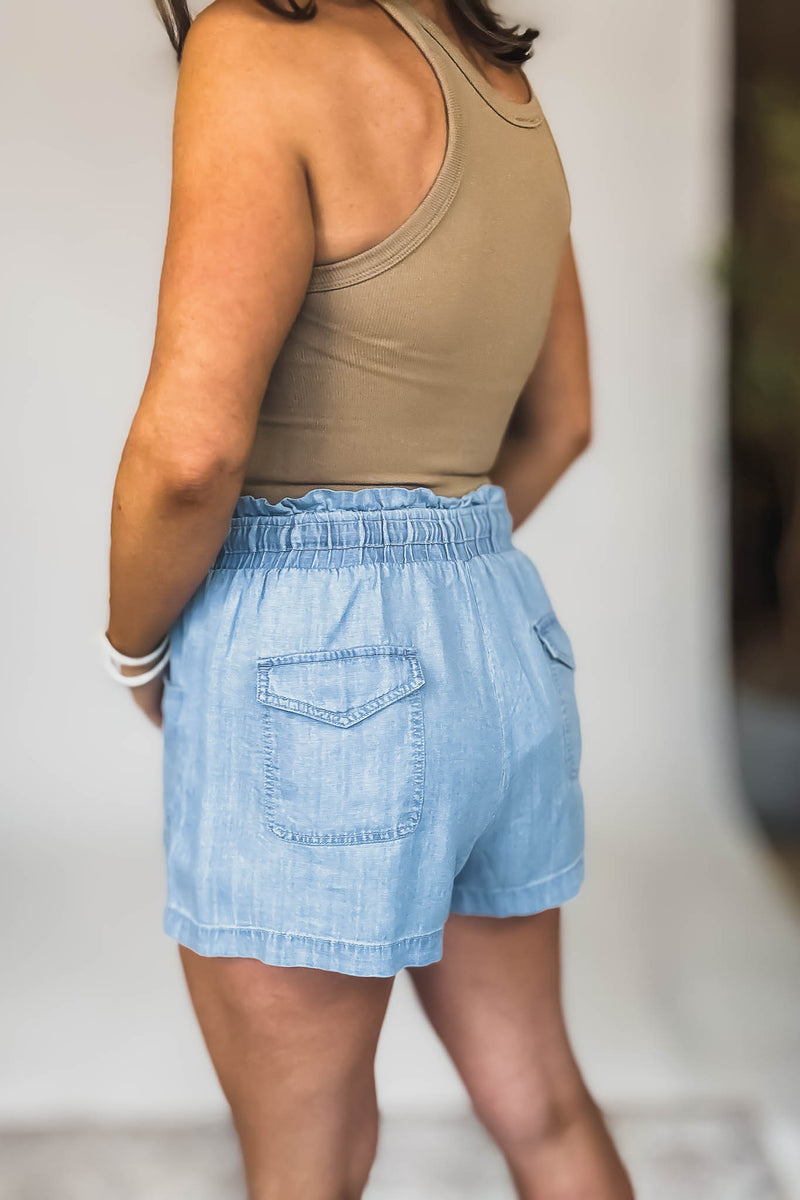 ELASTIC WAIST TIE FRONT POCKETS CHAMBRAY SHORT