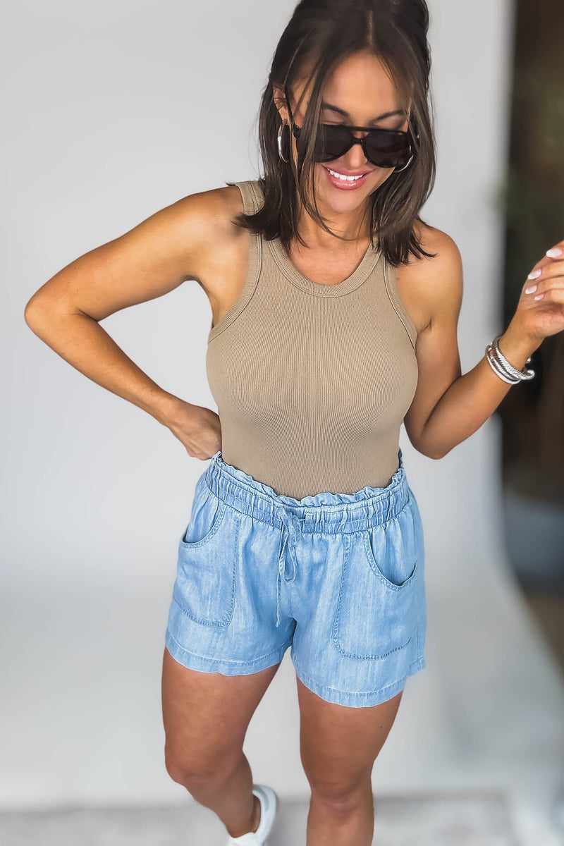 ELASTIC WAIST TIE FRONT POCKETS CHAMBRAY SHORT