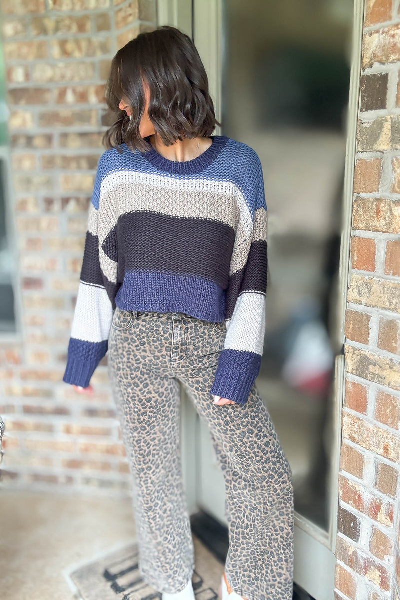 Le Lis Round Neck Crop Sweater Top