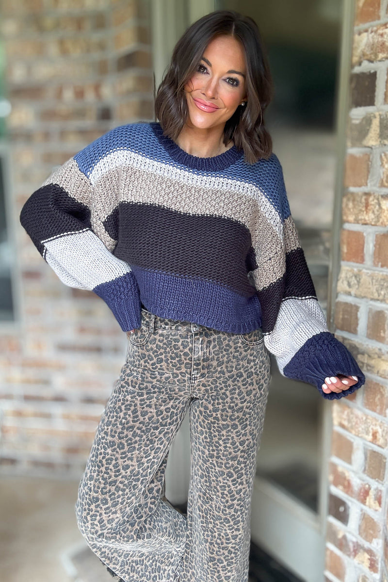 Le Lis Round Neck Crop Sweater Top