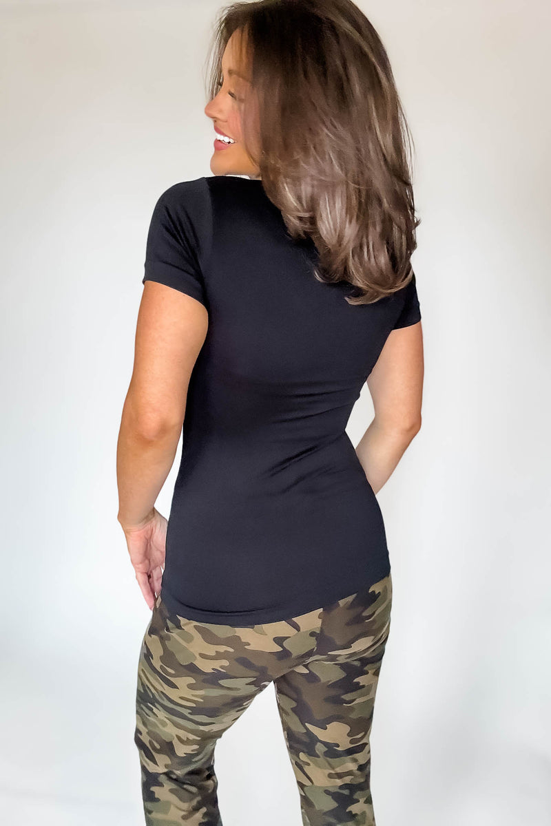 Seamless Round Black Neck Short Sleeve Top.