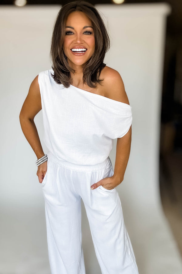 Asymmetry Chic One-Shoulder Top